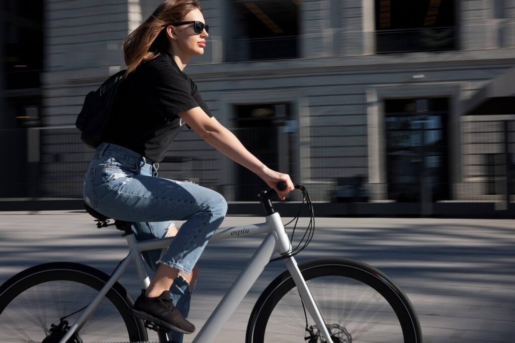 Pourquoi faire du vélo électrique permet aussi de perdre du poids ?