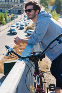 Pourquoi faire du vélo électrique permet aussi de perdre du poids ?